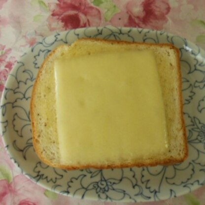 ｜*･ω･)ﾉ こんばんわぁ☆
マヨネーズとチーズのトースト簡単だけど幸せな味わいね❤
暑くなって来たけどお互い体1番に頑張って家事こなそうね❤感謝❤＾＾❤
